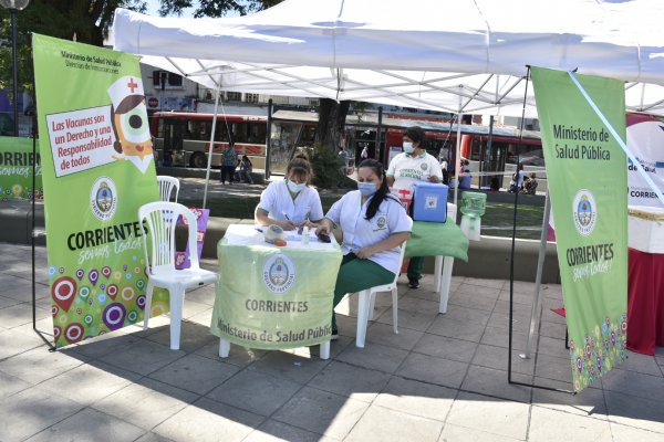 Instalaron un Vacunatorio Móvil en la plaza Cabral