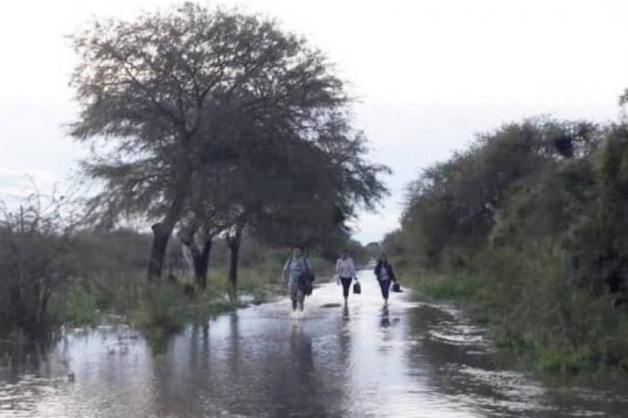 Pueblo Libertador: Rutas cortadas y parajes anegados por fuerte temporal