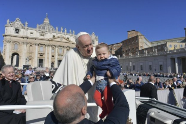 Una década de Francisco, el Papa que acercó la Iglesia a la gente