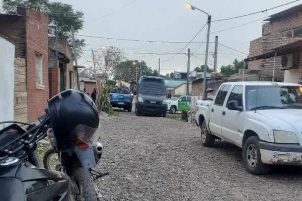 Policías realizaron dos allanamientos en relación a diferentes arrebatos en la Ciudad