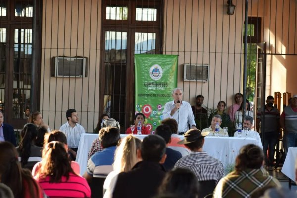El Gobierno entregó ayuda económica no reintegrable a 160 productores