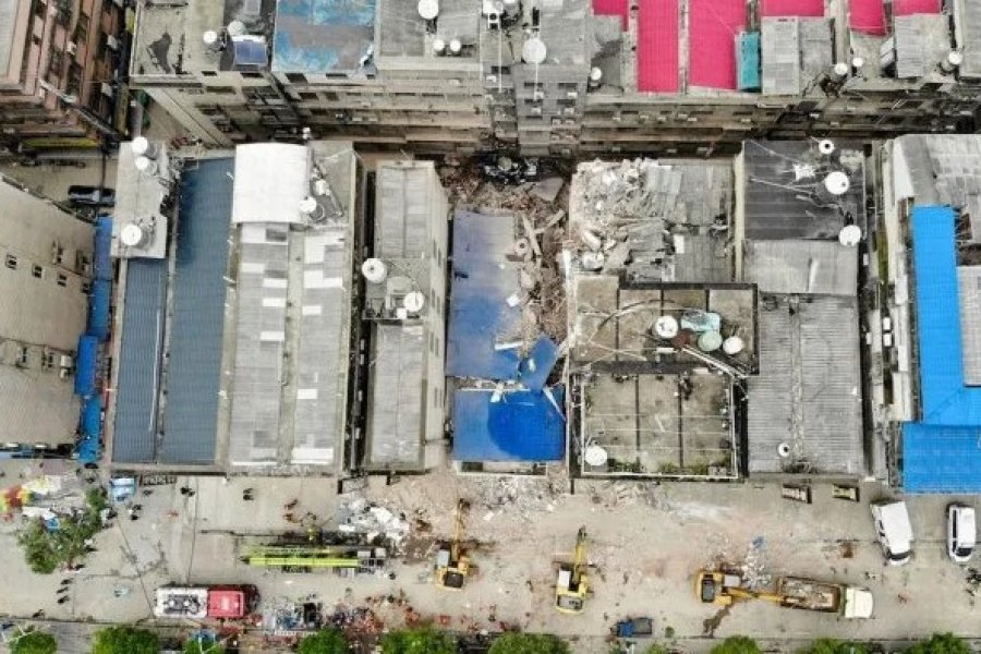 Derrumbe de un edificio en China: buscan a decenas de desaparecidos