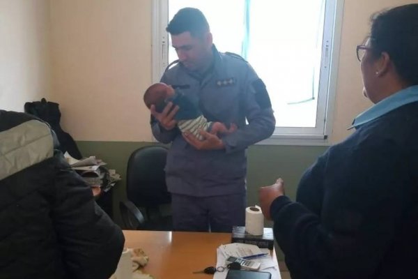 Vecinos encontraron a una bebé recién nacida  en una canasta sobre la vereda