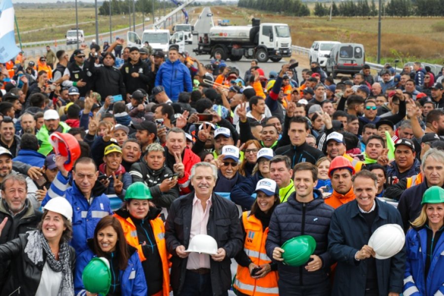 Fernández destacó las obras que generaron empleo a "400 mil trabajadores"