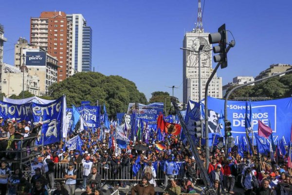 Día del Trabajador: la interna K tuvo eco en la marcha de apoyo al gobierno