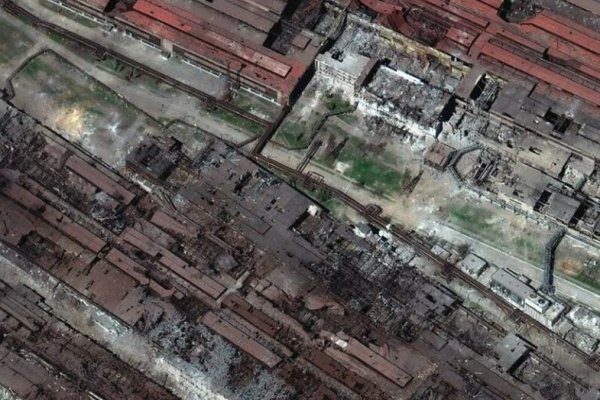 Al menos 10 civiles muertos y 15 heridos en el bombardeo ruso a una fábrica
