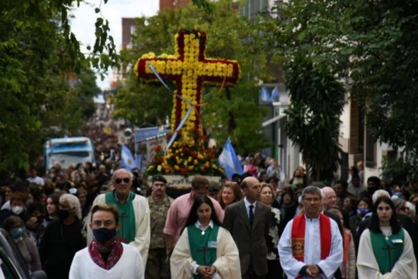 Multitudinaria muestra de fe en Corrientes por el Día de la Cruz de los Milagros