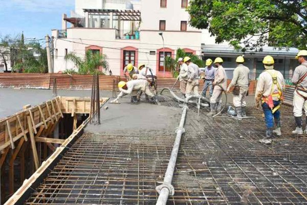 Avanzan con la construcción de las losas del nuevo Mercado de Ex Vía