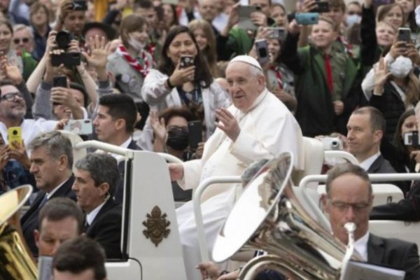 El Papa: La práctica de la fe es un don que siempre merece ser respetado y honrado