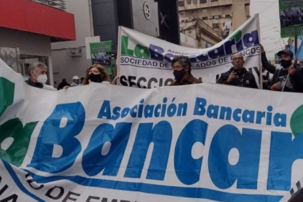 Los bancarios acordaron un aumento del 60%