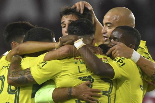 Aldosivi recibe a Arsenal que necesita ganar para avanzar en la Copa