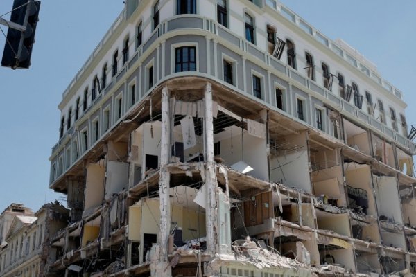 Suben a 25 los muertos por la explosión de un hotel en Cuba