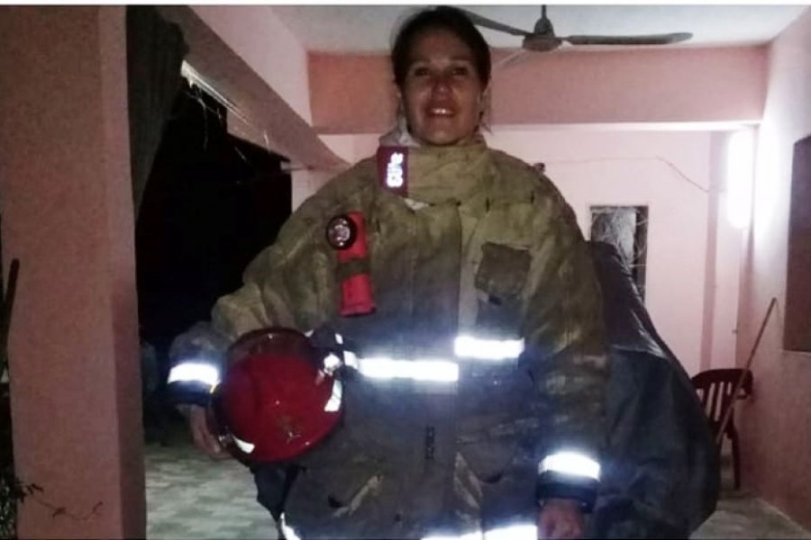 Campaña solidaria para costear una cirugía para una bombera de San Luis del Palmar