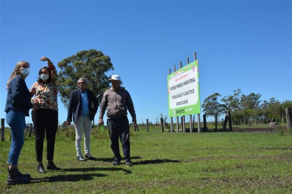 Comienzan los trabajos de desmalezamiento del Parque Industrial de Curuzú Cuatiá