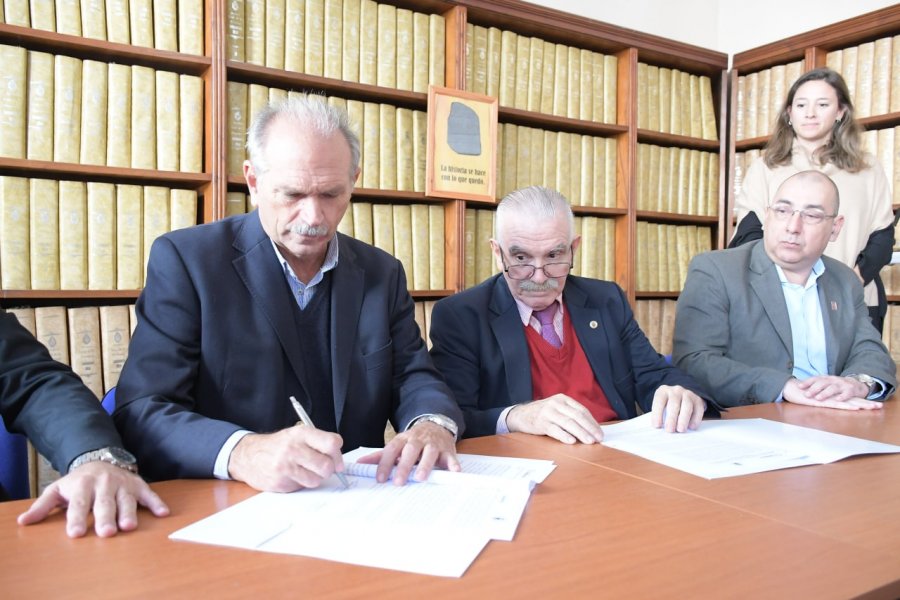 La Municipalidad y la Junta de Historia Provincial rubricaron un convenio y un acuerdo de trabajo
