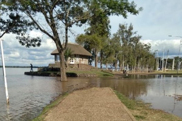 Corrientes: Cruce fronterizo cerrado por el avance de las aguas del Río Uruguay