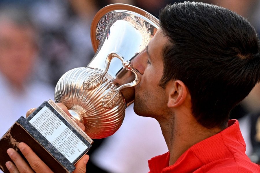 Djokovic ganó su primer torneo del año con autoridad sobre el griego Tsitsipas