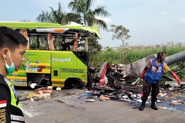 Accidente de autobús deja 15 muertos y 16 heridos en Indonesia