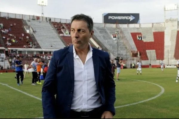 Frank Kudelka dejó de ser el técnico de Huracán