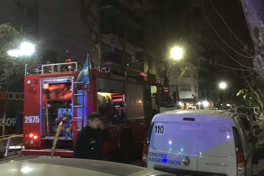 Un muerto al incendiarse un departamento en un edificio de Buenos Aires