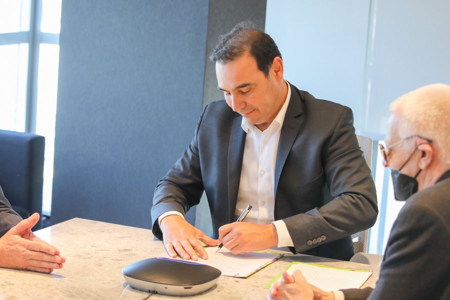 Valdés firmó un convenio con la Cámara de Comercio Italiana en Argentina