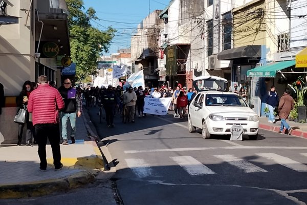 Corrientes: Marcha de cooperativas de reciclaje frente a la Municipalidad capitalina