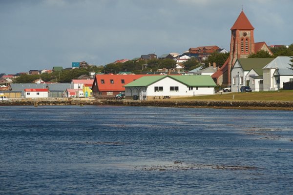 El Gobierno cuestionó al Reino Unido por otorgar el rango de ciudad a Puerto Argentino