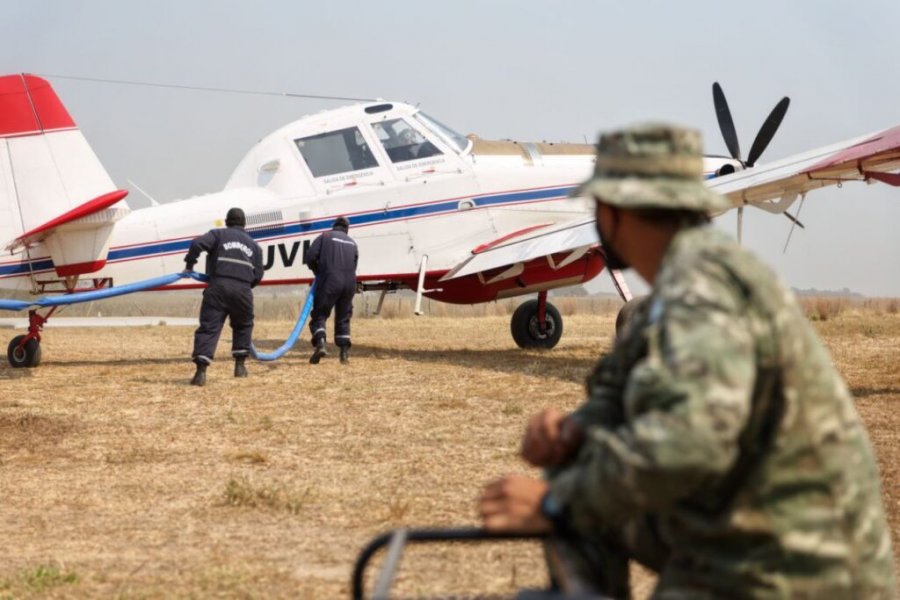 Incendios: Una provincia con pocos focos ígneos compró avión hidrante y Corrientes sigue sin recursos aéreos
