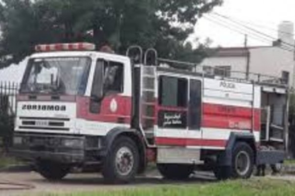 Incendio de una vivienda dejo daños materiales