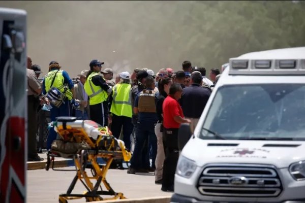 Tiroteo en Texas : un adolescente abrió fuego y mató a 18 niños y tres adultos