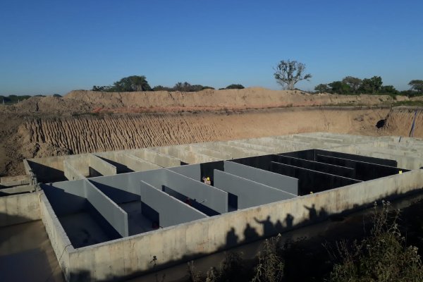 Equipo del ICAA visitó la construcción de la planta de efluentes cloacales