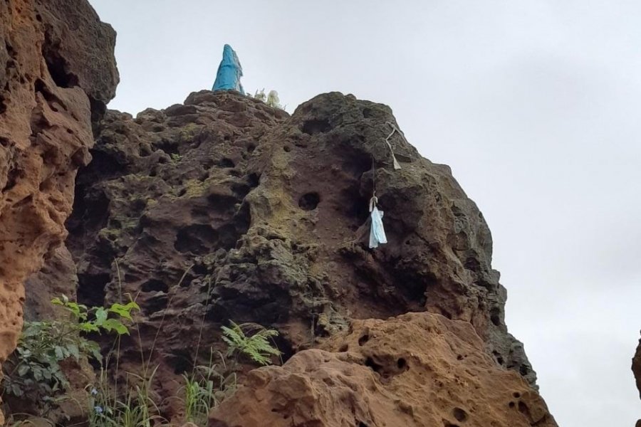 Destruyeron la imagen de la Virgen de Itatí ubicada sobre el Paraná