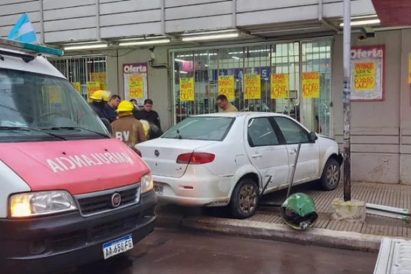 Un jugador de Boca Unidos chocó en pleno centro de Corrientes