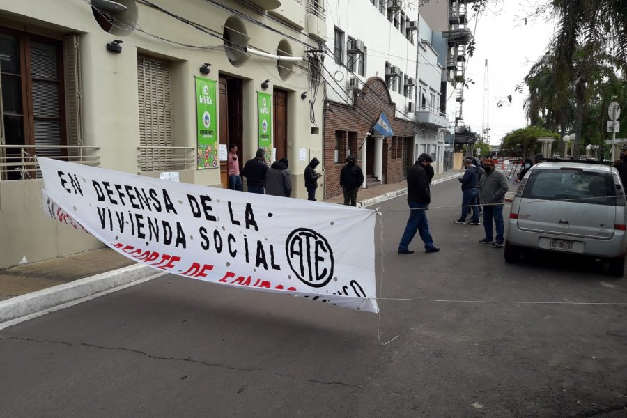 Corrientes: Protesta ante tercerización de servicios en INVICO