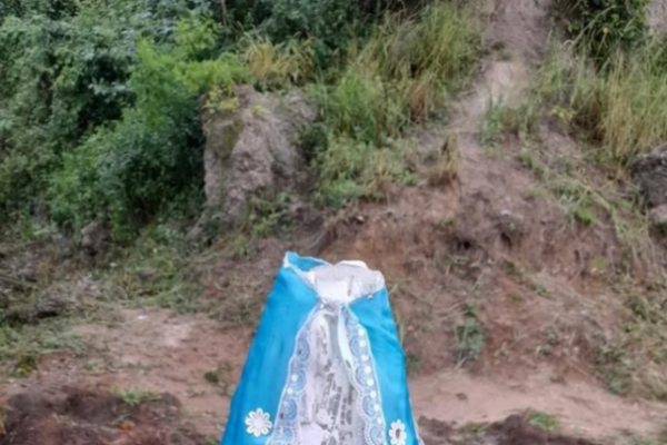 Colocarán una nueva imagen de la Virgen de Itatí luego de que le cortaran la cabeza