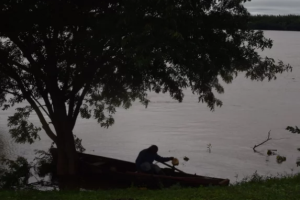 Una nueva crecida del río pone en alerta a una localidad correntina