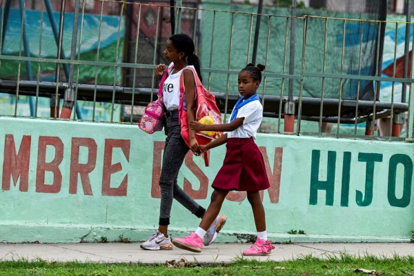 Cuba vive su primer día sin barbijo obligatorio contra la Covid en 26 meses