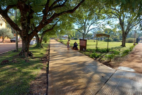 Construyen sendas peatonales en el  Paseo Jesuítico de la localidad de San Carlos