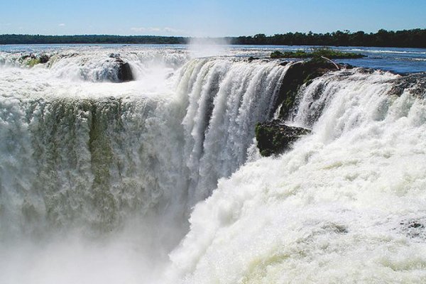 Por la crecida del río Iguazú cerraron el circuito Garganta del Diablo