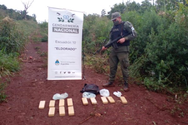 Descubren una mochila con más de 8 kilos de marihuana