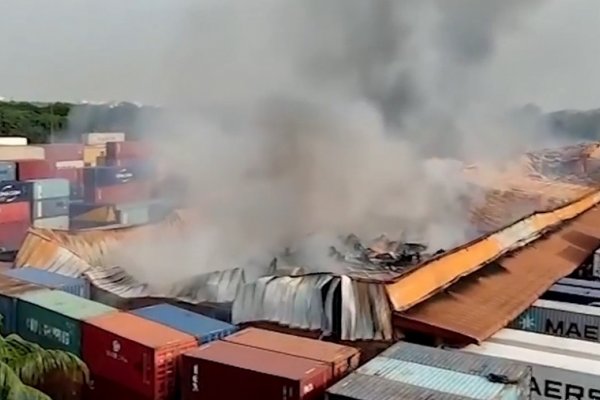 Al menos 49 muertos y 300 heridos por una explosión en un depósito de contenedores