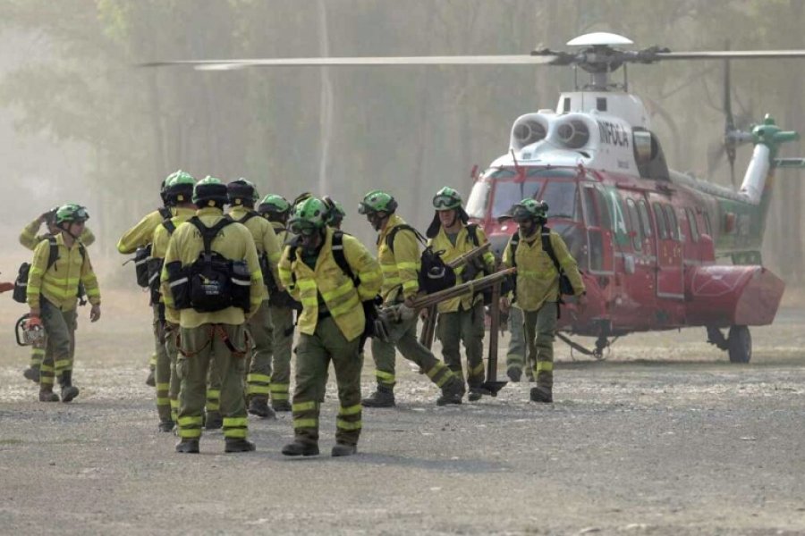 Evacuaron a unas 2.000 personas en el sur de España por un incendio forestal