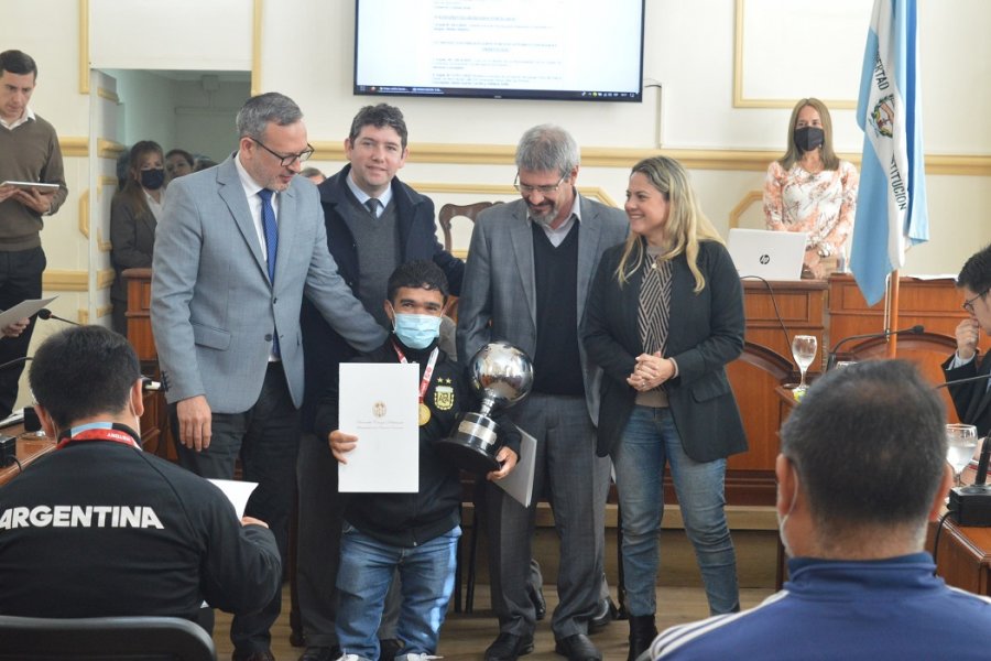 El Concejo Deliberante distinguió a Leo Mayer, Paquito Aranda y a integrantes de la Selección Argentina de Talla Baja