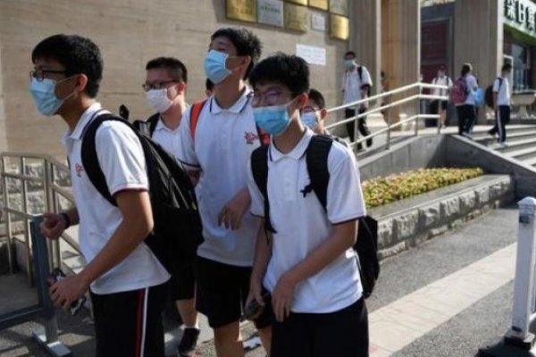 En Beijing se postergó el inicio de clases por una nueva ola de coronavirus