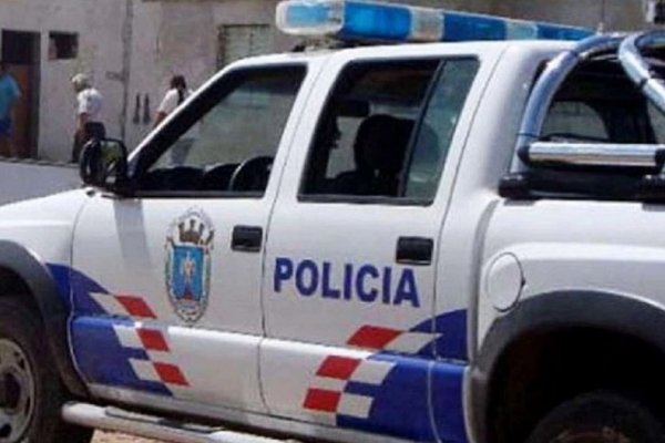 Una adolescente se tiró de una moto en movimiento porque su papá la estaba manoseando