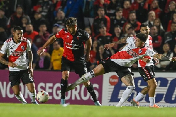 River cayó ante Colón con un gol polémico