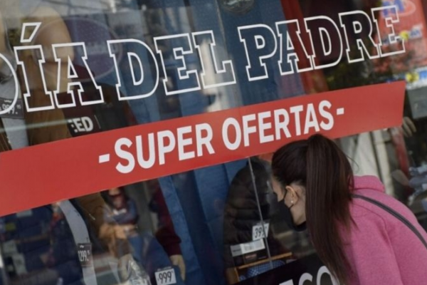 Por el Día del Padre comerciantes abren normalmente pese al feriado extra-largo