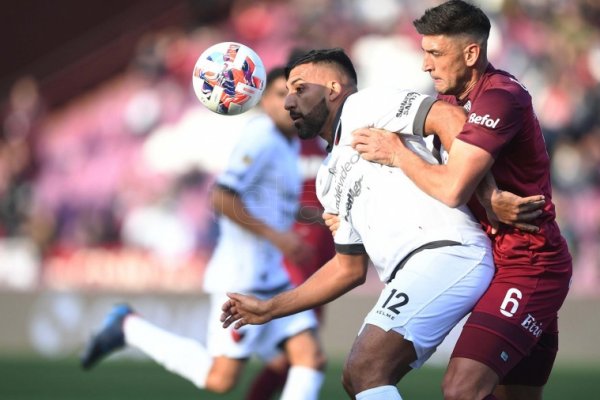 Lanús le ganó a Colón y festejó por primera vez en el torneo