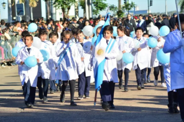 La promesa de lealtad a la Bandera vuelve a la masividad presencial