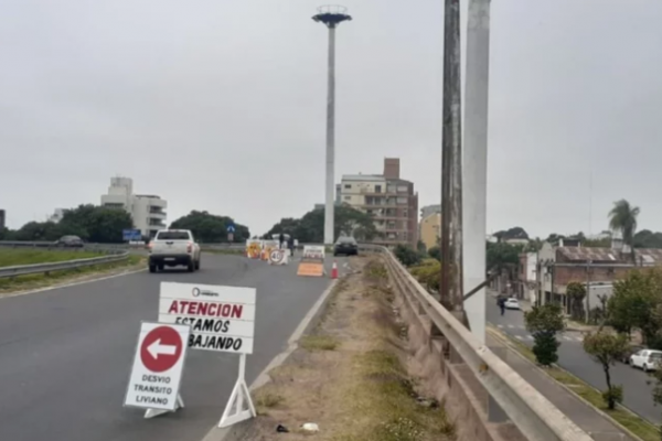 Interrumpen el tránsito por las obras de repavimentación en la bajada del puente